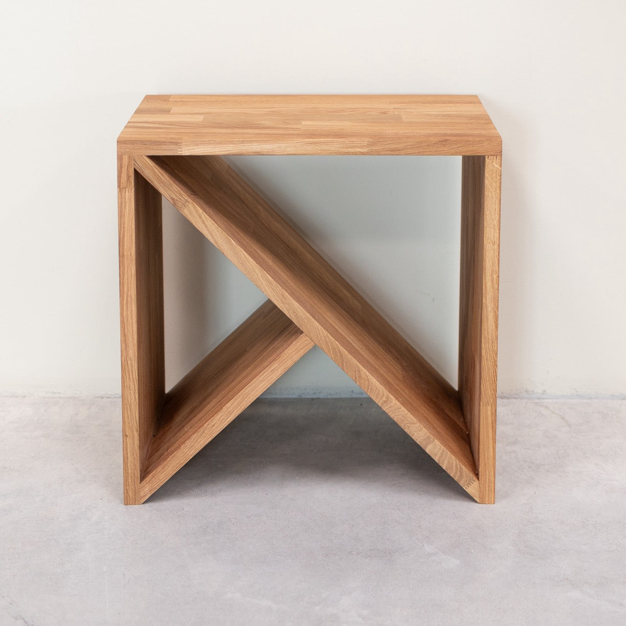 Table de chevet en bois massif de chêne